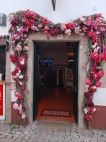 Geschmückte Türen in den Sträßchen von Obidos - Portugal  &ndash; &copy; Marieta Beck (Eberhardt TRAVEL)