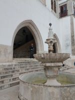 Der Brunnen vor dem Palácio Nacional de Sintra - Portugal  &ndash; &copy; Marieta Beck (Eberhardt TRAVEL)