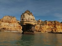 Hier noch ein Turm im Wasser mit der Küste von Algarve - Portugal &ndash; &copy; Marieta Beck (Eberhardt TRAVEL)