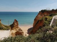 Die ersten Erkundungen - Buchten und Klippen am Algarve bei Portimão - Portugal &ndash; &copy; Marieta Beck (Eberhardt TRAVEL)