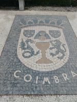 Wappen der einzelnen Städte im Boden - Coimbra werden wir noch besuchen - Portugal  &ndash; &copy; Marieta Beck (Eberhardt TRAVEL)
