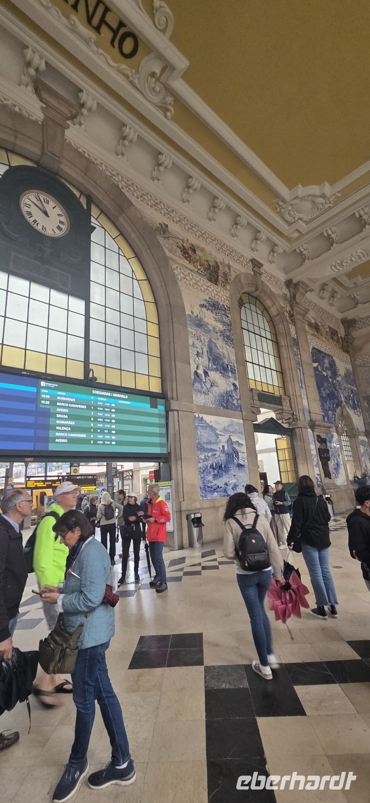 Vila Nova de Gaia-Devesas Bahnhof Porto - Portugal  &ndash; &copy;  (Eberhardt TRAVEL)