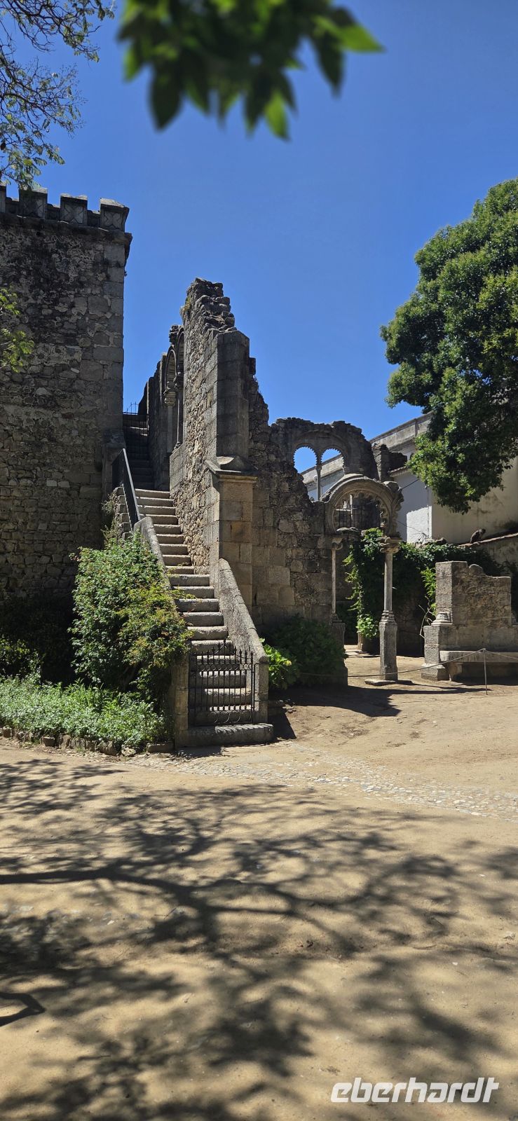 Burgruinen in Evora - Portugal &ndash; &copy;  (Eberhardt TRAVEL)