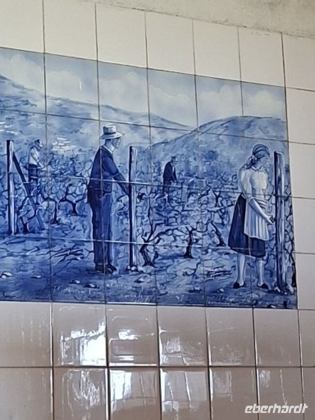 die Azulejos im Weinmuseum zeigen den Weinanbau in vergangener Zeit &ndash; &copy;  (Eberhardt TRAVEL)