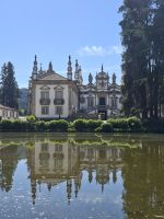 der Palast von Mateu mit spiegelglattem Teich &ndash; &copy; Ute Solf (Eberhardt TRAVEL)