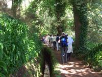 ...schön entlang des Wassers