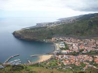 Blick auf die Bucht von Machico und den Flughafen