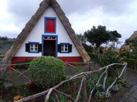 stohbedecktes Haus Santana