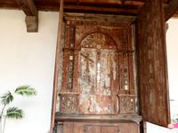 alter Holzaltar im Kloster ,12.Jhd.