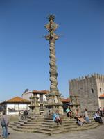 Porto - Pelourinho / historischer Schandpfahl vor der Kathedrale Se