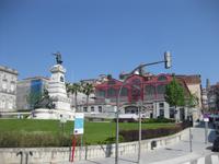 Porto - Praca do Infante mit dem Denkmal von Heinrich dem Seefahrer und der historischen Markthalle