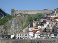Porto - Blick durch das Fenster der Kellerei Burmester zum anderen Ufer des  Douro