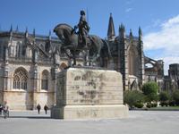 König Joao I vor dem Kloster, das er erbauen ließ