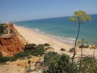Unendlich langer Sandstrand hinter unserem Hotel