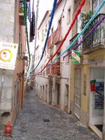 schmale Gasse in der Alfama