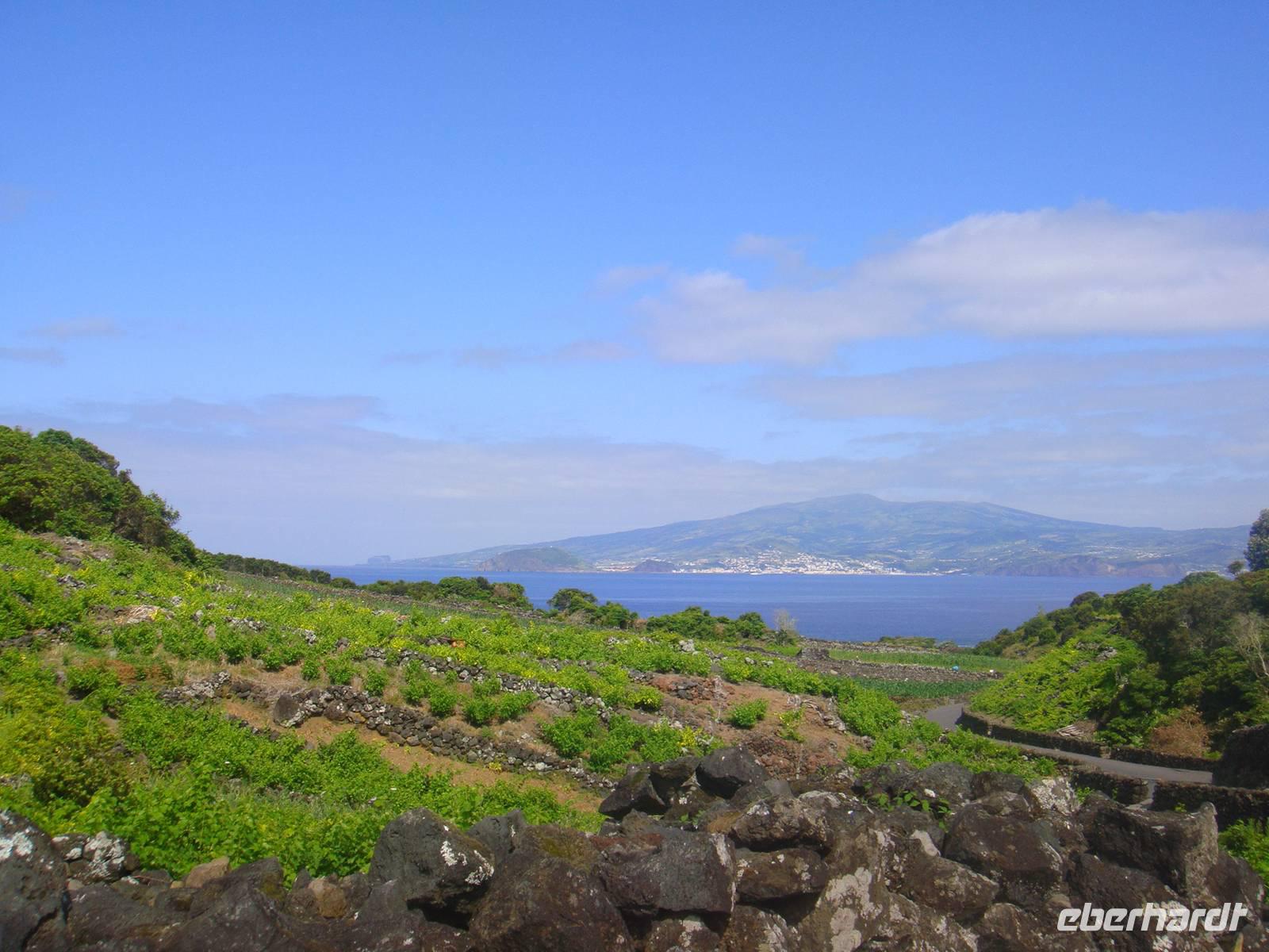 Wanderung auf Pico mit Blick auf Faial