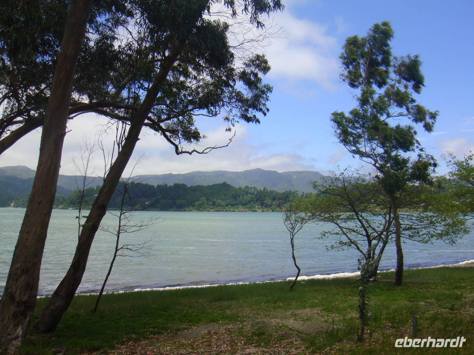 Wanderung  am See von Furnas