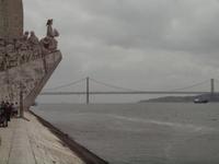 Lissabon - Entdeckerdenkmal und Brücke des 25. April