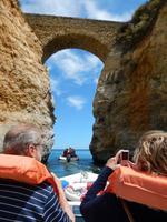 Bootsfahrt entlang der Küste