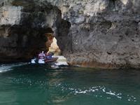 Bootsfahrt entlang der Küste