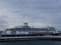 Kreuzfahrtschiff im Hafen in Ponda Delgada