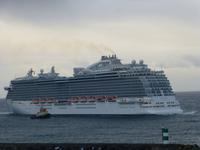 Kreuzfahrtschiff im Hafen in Ponda Delgada