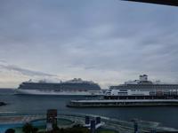 Kreuzfahrtschiffe im Hafen in Ponda Delgada