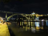 Brücke bei Nacht