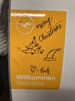 Die Lufthansa-Crew begrüßt uns bereits freundlich beim Boarding