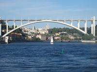 Einfahrt in Porto - Arrabida Brücke