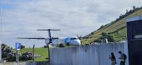 Flughafen mitten im Städtchen Santa Cruz da Flores