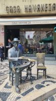 Flusskreuzfahrt Douro - Bronzestatue von Fernando Pessoa in Lissabon