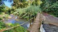 Hängebrücke über den Fluss