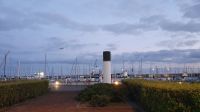 Hafen von Pontadelgada mit Flugzeug im Anflug