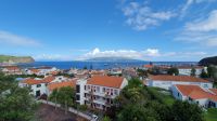 Horta mit Blick zur Insel Pico