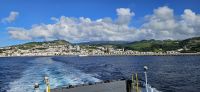 Insel Faial vom Meer aus