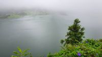 Insel Sao Miguel, Wanderung Sete Cidades, die Kraterseen noch im Nebel