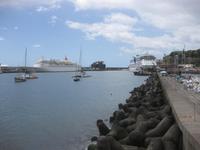 Kreuzfahrtschiffe im Hafen von Funchal