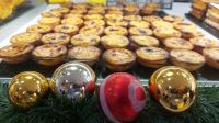 Madeira, Portugal: Pastel de Nata mit Weihnachtsdeko
