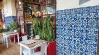 Madeira, typisches Café in Funchal, Markthalle