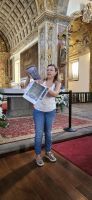 Marisa erklärt den Aufbau der Matriz Kirche nach der Zerstörung durch Erdbeben