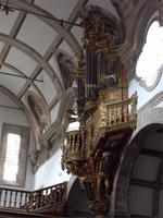 Orgel mit trompetenartig angeordneten Pfeifen