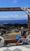 Reisebegleitung Ria mit Pico im Hintergrund