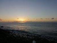 Sonnenaufgang auf der Küstenpromenade vom Hotel, Canico de Baixo