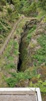 Spalt zum Abseilen in die Schwefelhöhle