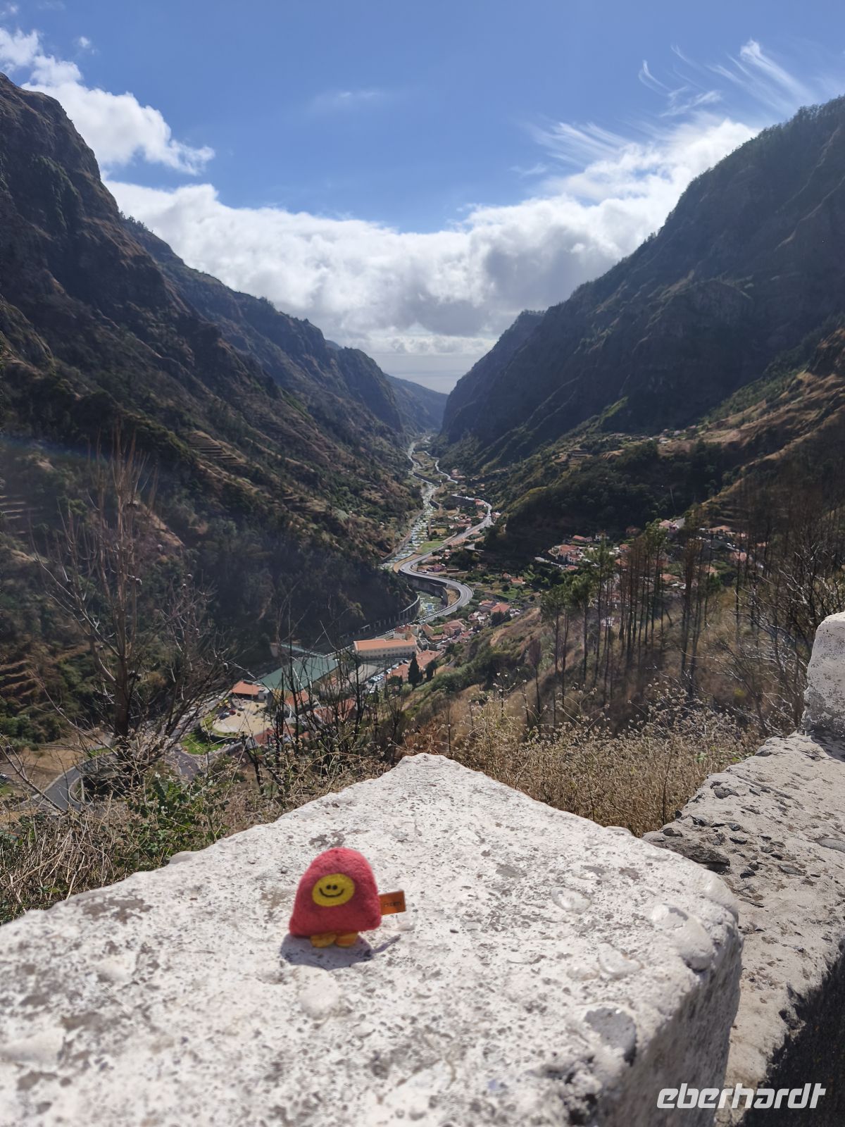 Tag 2 Ausblick auf das Tal von Ribeira Brava vom Encumeada Bergpass Straße 