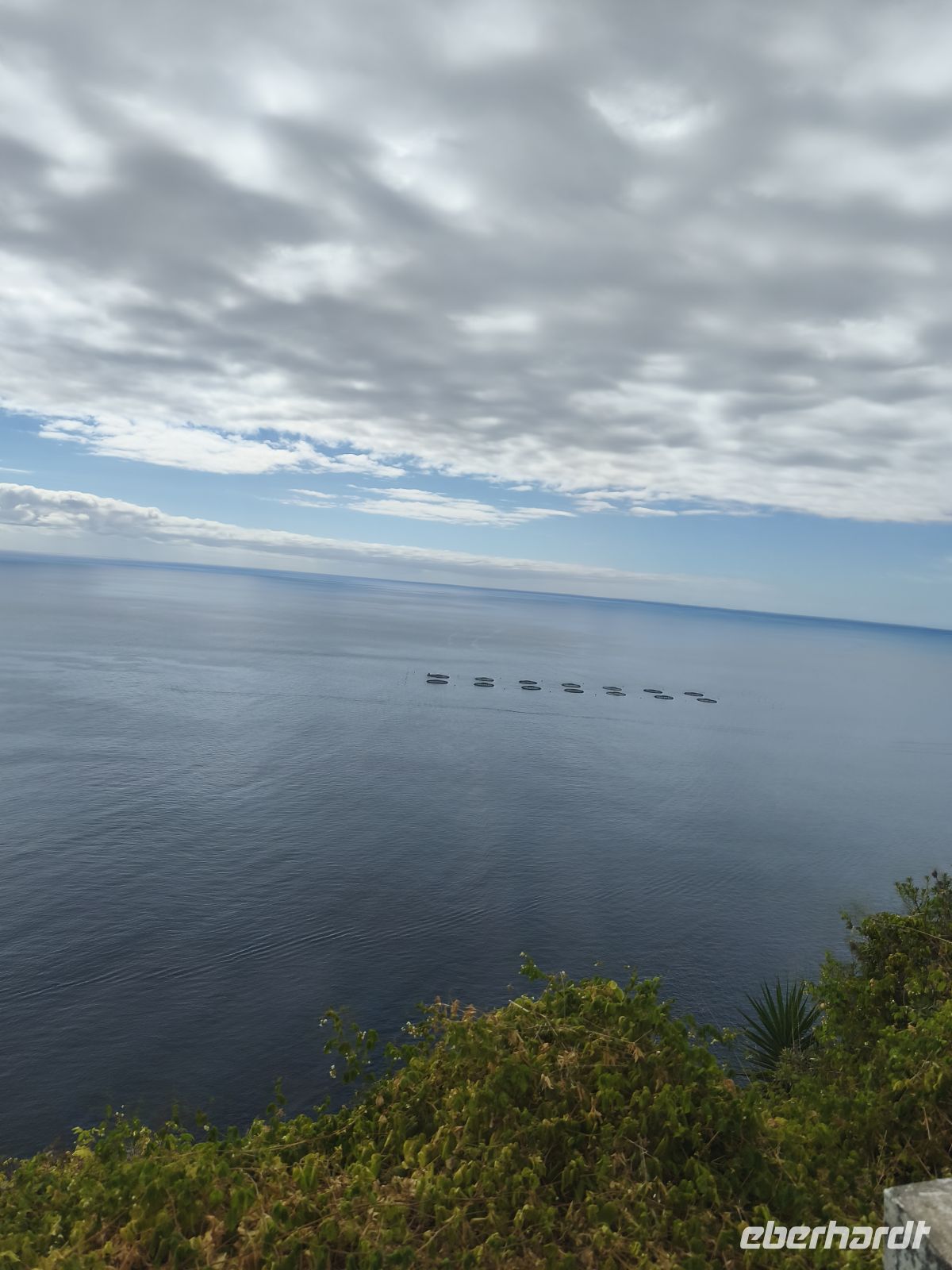Tag 2 Blick auf Fischzucht an der Bucht von Calheta 