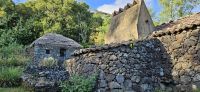 Terceira, Quinta do Martelo, alte Steinhäuser