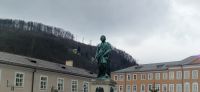Weihn_Salzbg.: Salzburg Mozartplatz mit Denkmal