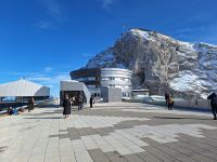 Hotel Bellevue, im Hintergrund der Esel